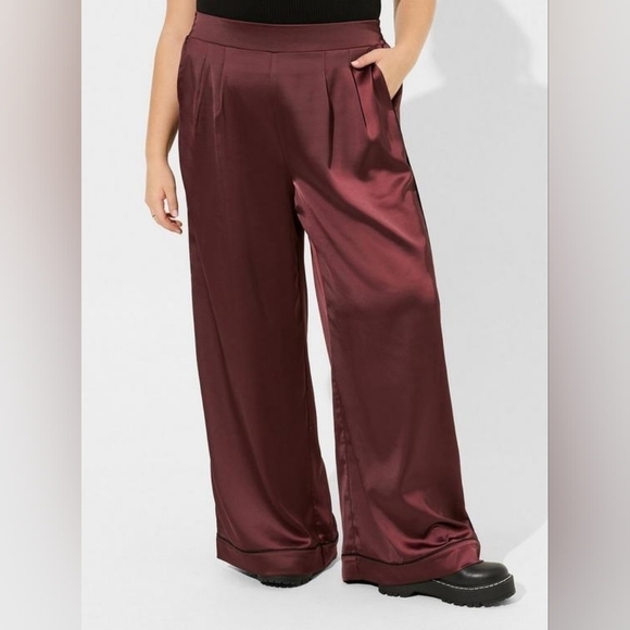 4R (4X)• Torrid • Wide Leg Satin High Rise Pant - Picture 3 of 4